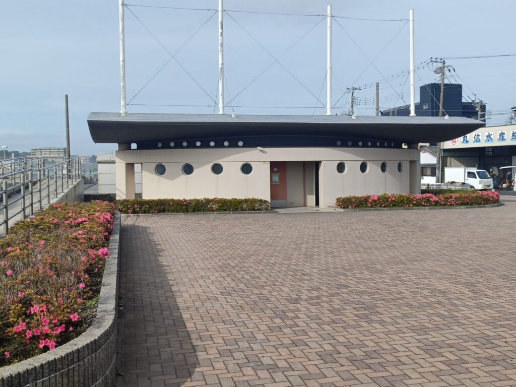 おさかな市場近くのトイレ