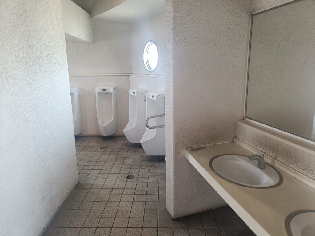 男子トイレ内の状況1