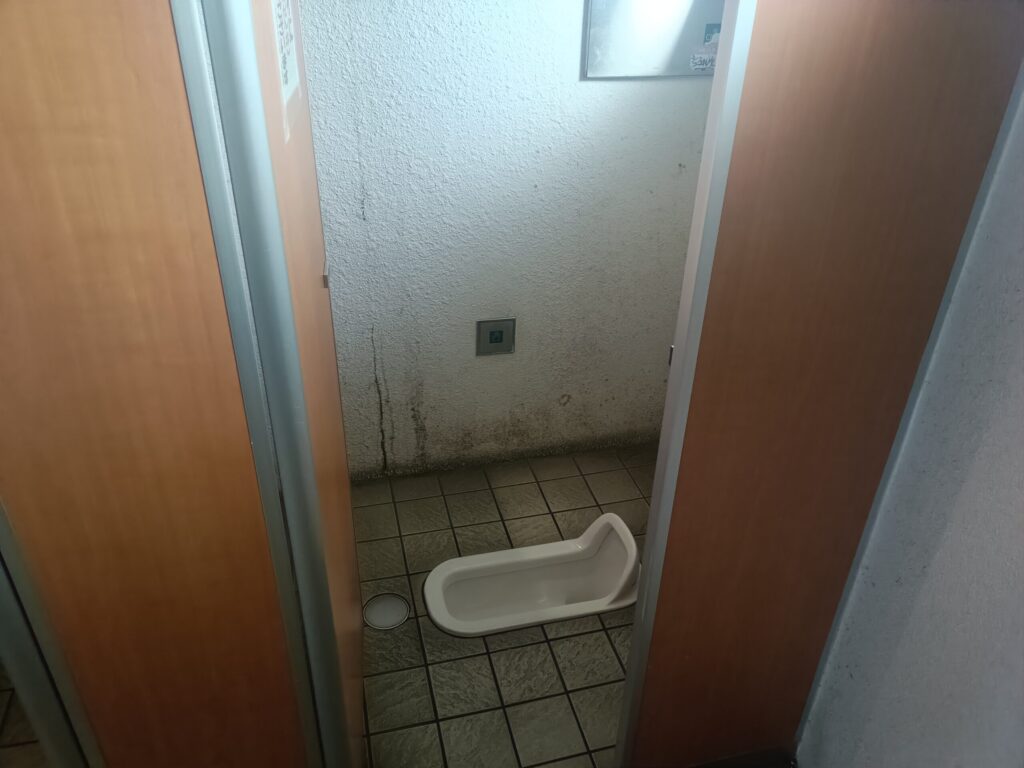 男子トイレ内の状況3